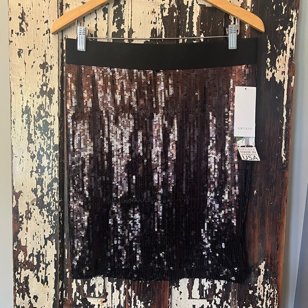 NWT Karen Kane sequined skirt in Beautiful Brown Bronze color w stretch waist. M